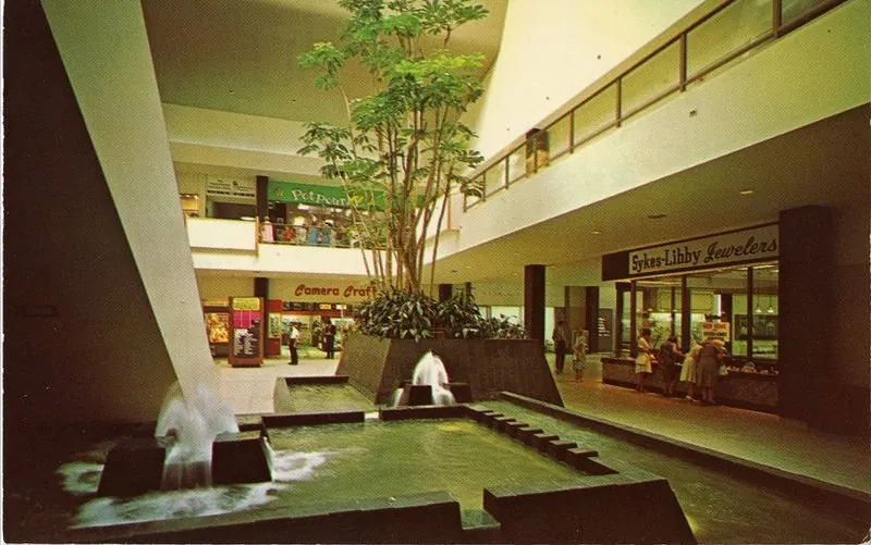 Chapel Square Mall, New Haven, Conn. — interior postcard · Undated historical postcard