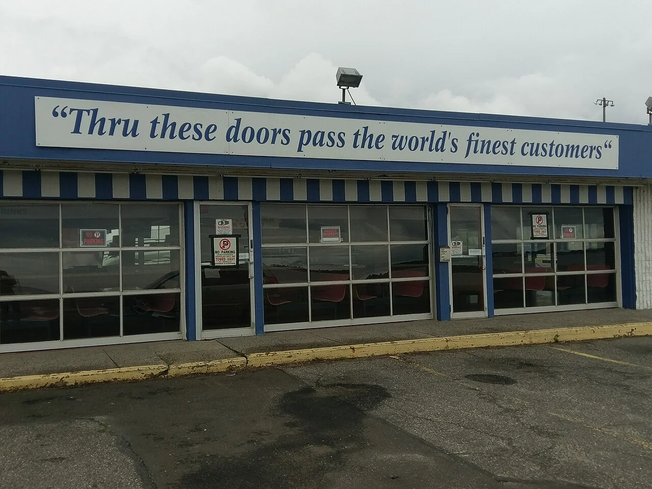 Chick’s entrance after closure, 2017 · 2017-05-29
