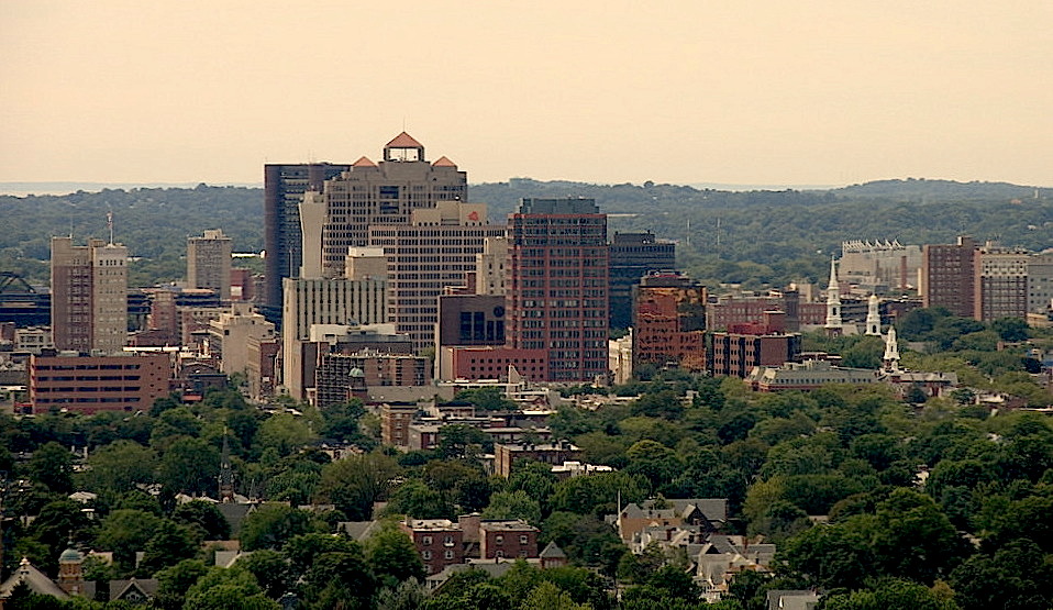 New Haven from East Rock cropped · Charles Barneby / Public domain