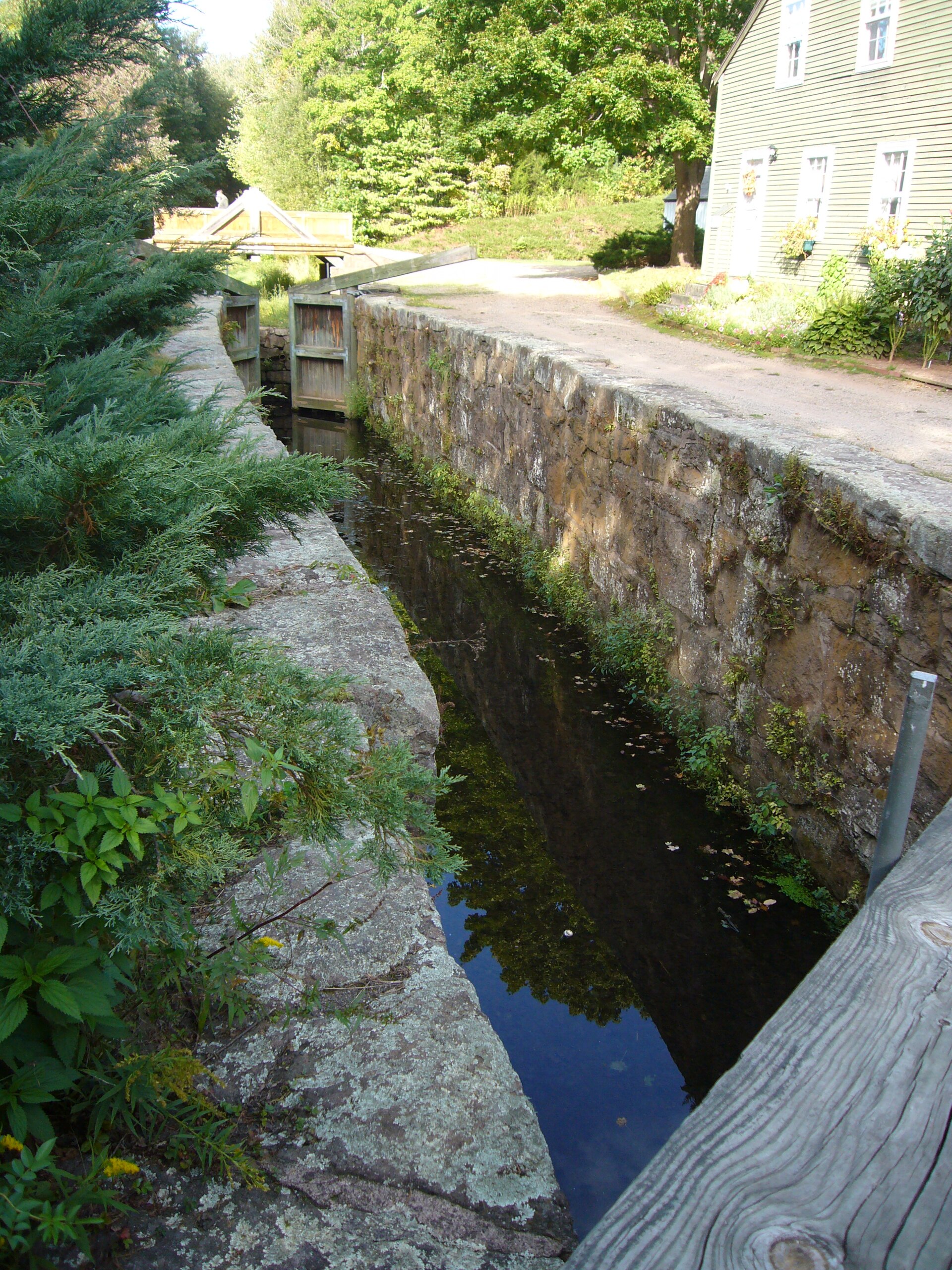 Farmington canal lock 12 · Staib (talk) / CC BY-SA 3.0
