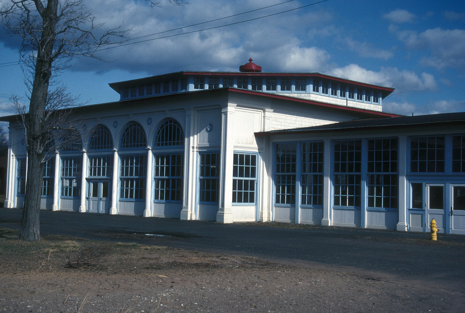 LIGHTHOUSE POINT CAROUSEL BUILDING, NEW HAVEN, CT · JERRYE AND ROY KLOTZ MD / CC BY-SA 3.0