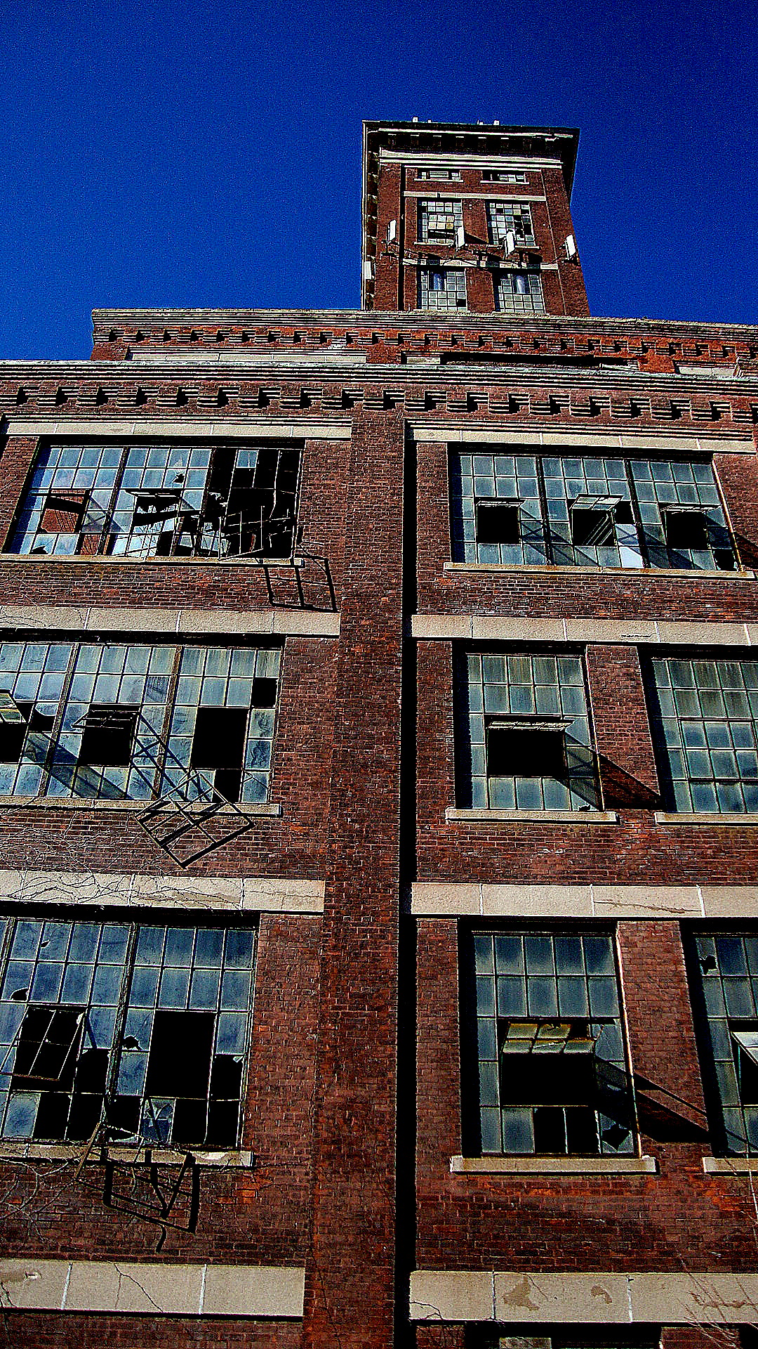 Remington Arms Bridgeport, Ct. (5560513976) · 826 PARANORMAL / CC BY 2.0