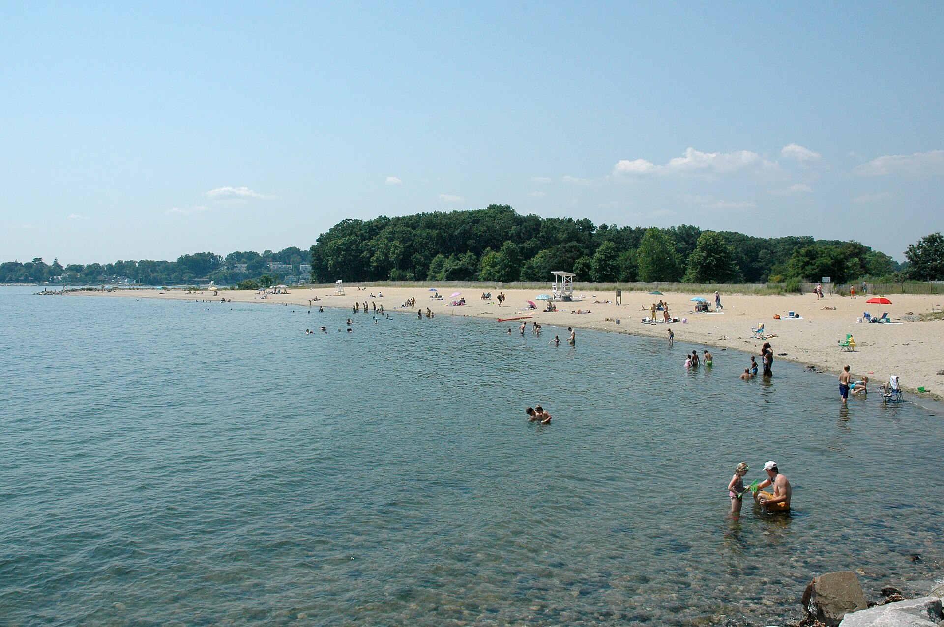 West Beach, Sherwood Island State Park, Westport, 2007 · DimiTalen / CC0