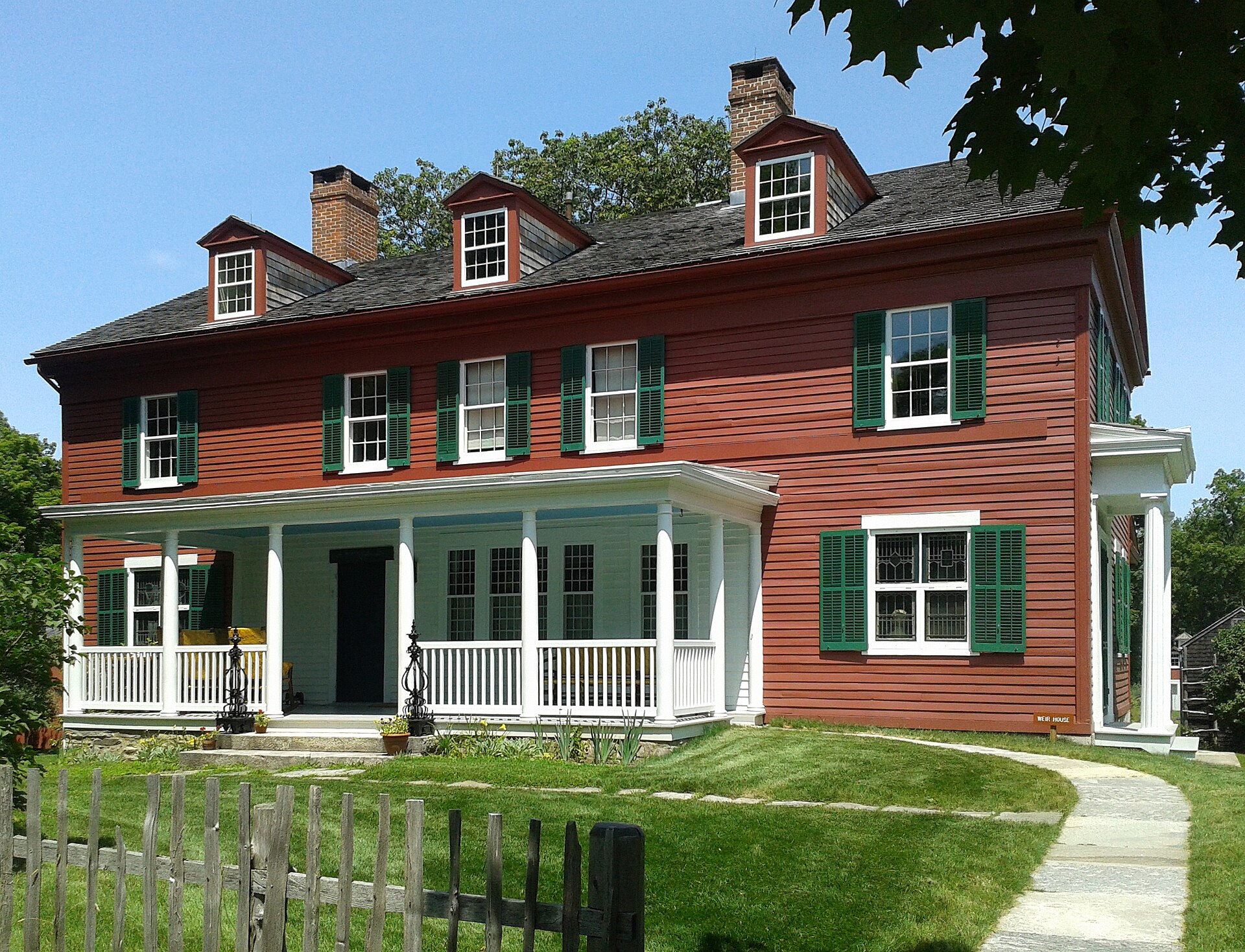 Weir Farm National Historic Site - front of the house · Ser Amantio di Nicolao / CC BY-SA 3.0