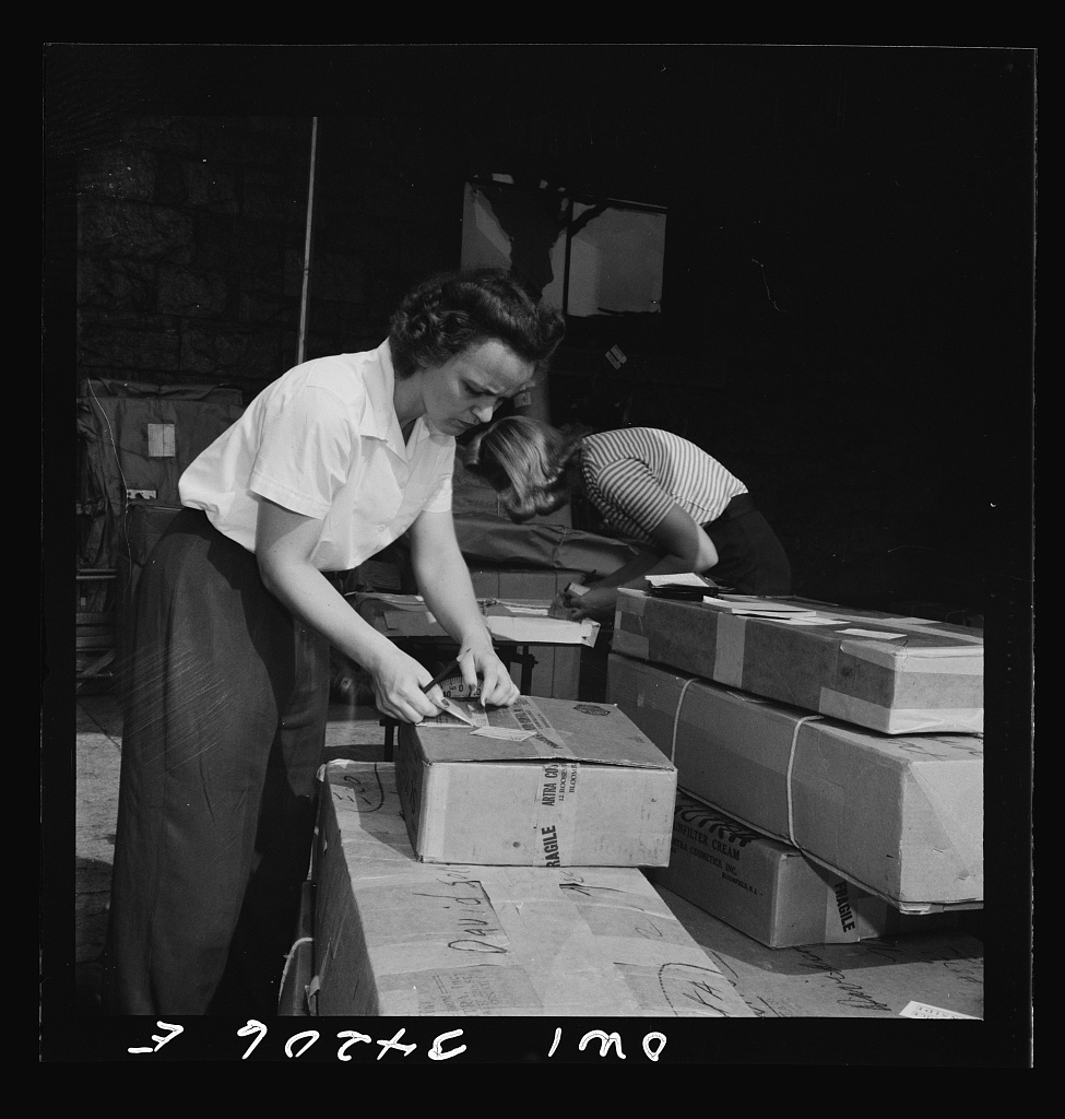 Parcel workers Dorothy Bell and Ida Hicks