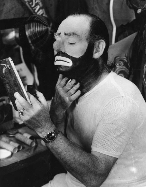 Emmett Kelly preparing for a show in Sarasota — later performer context