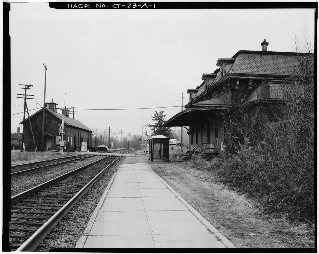1. VIEW, LOOKING SOUTH, SHOWING PROXIMITY OF RAILROAD DEPOT TO FREIGHT DEPOT - Hartford & New Haven Railroad, Depot, 35 Central Street, Windsor, Hartford County, CT