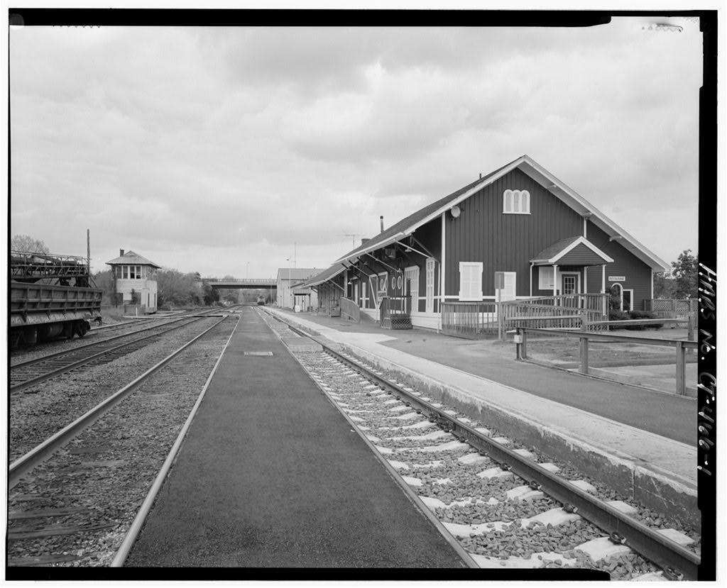 View looking east - Old Saybrook Railroad Station, 455 Boston Post Road, Old Saybrook, Middlesex County, CT