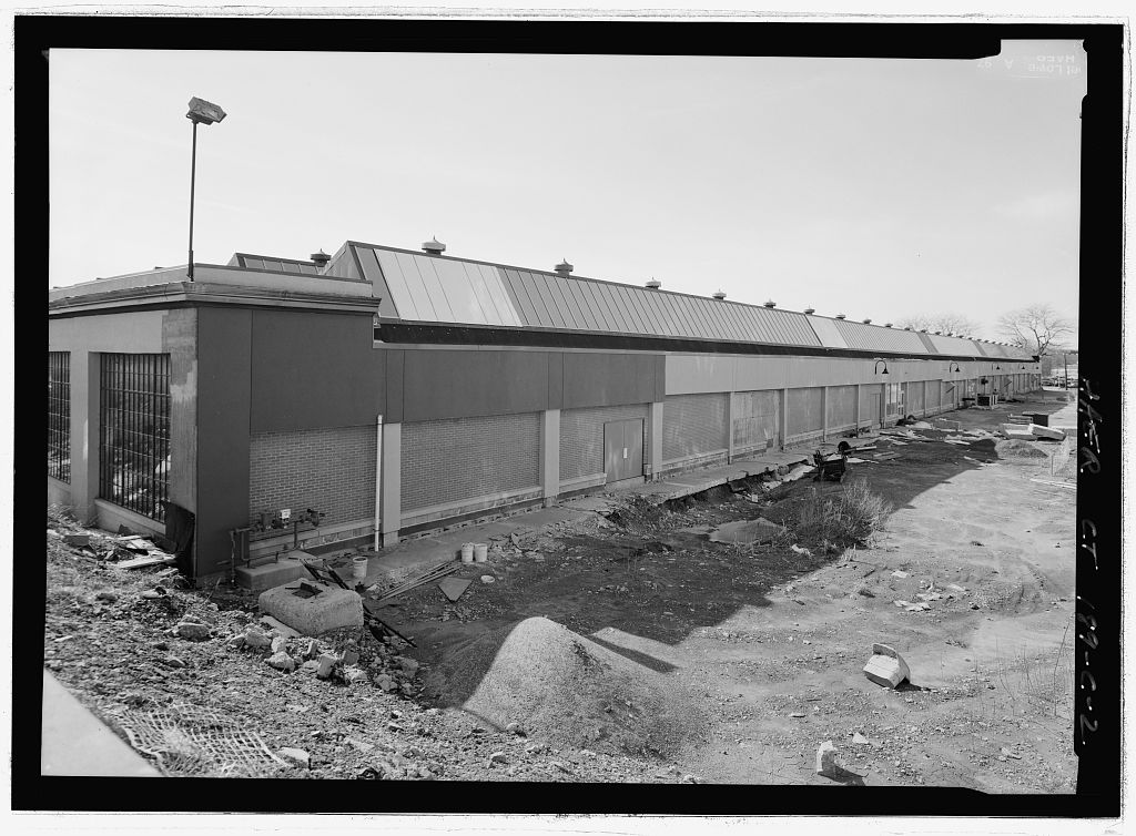 PERSPECTIVE VIEW OF MACHINE SHOP BUILDING LOOKING SOUTHWEST. - Colt Fire Arms Company, Machine Shop, 36-150 Huyshope…