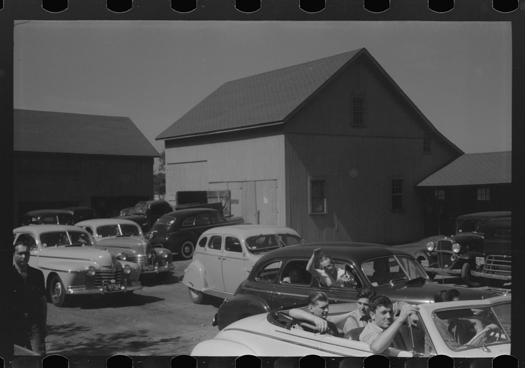 Workers leaving the East Hartford aircraft plant — 1941 May.