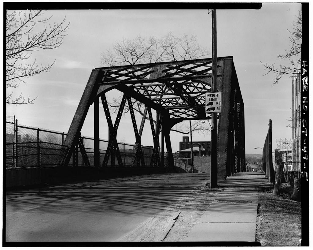 5.  EAST PORTAL, VIEW WEST - Walnut Street Railroad Bridge, Walnut Street over AMTRAK, Hartford, Hartford County, CT