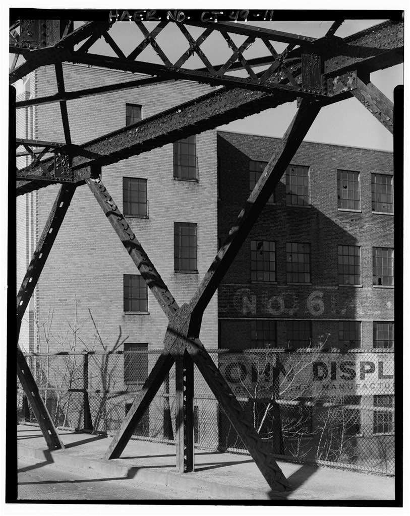 CENTER PANELS AND TOP BRACING, VIEW NORTH - Walnut Street Railroad Bridge, Walnut Street over AMTRAK, Hartford,…