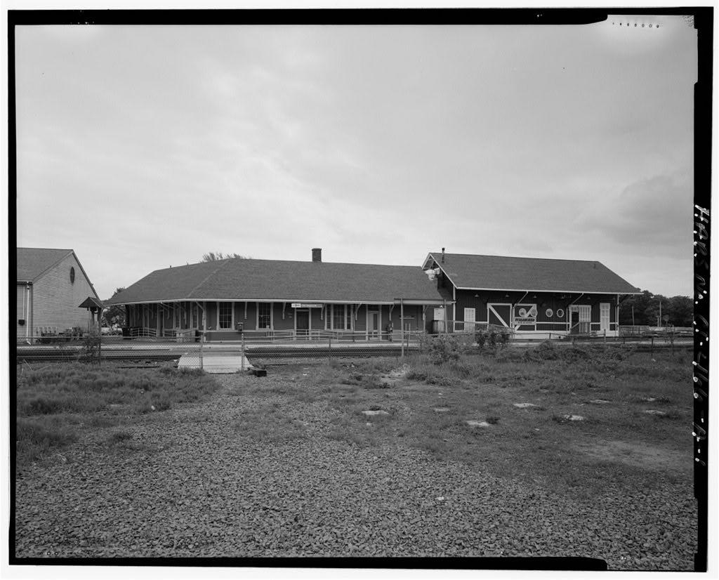 View looking south - Old Saybrook Railroad Station, Depot, 455 Boston Post Road, Old Saybrook, Middlesex County, CT