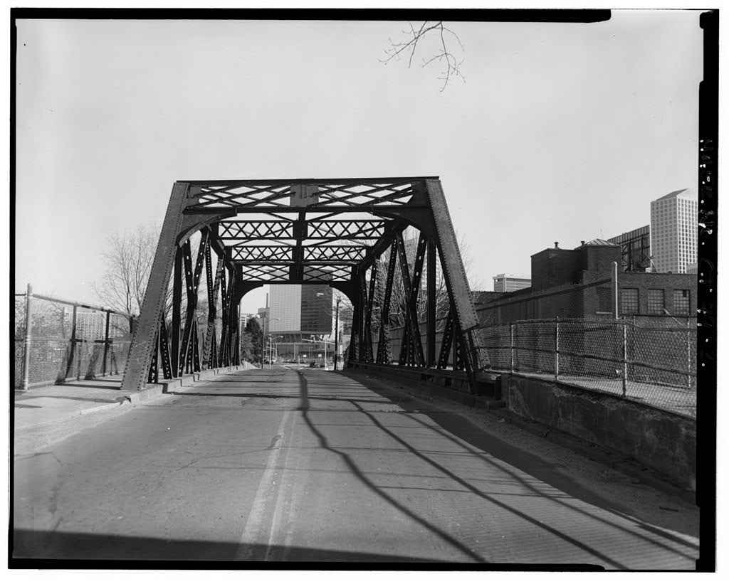 WEST PORTAL, VIEW SOUTHEAST - Walnut Street Railroad Bridge, Walnut Street over AMTRAK, Hartford, Hartford County, CT