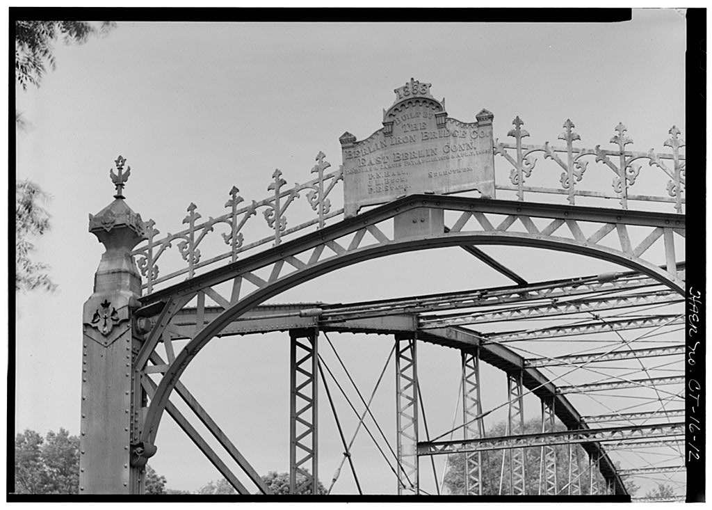 Detail view of bridge plate